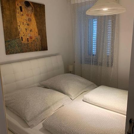 Apartman Annamaria Cres Exteriör bild