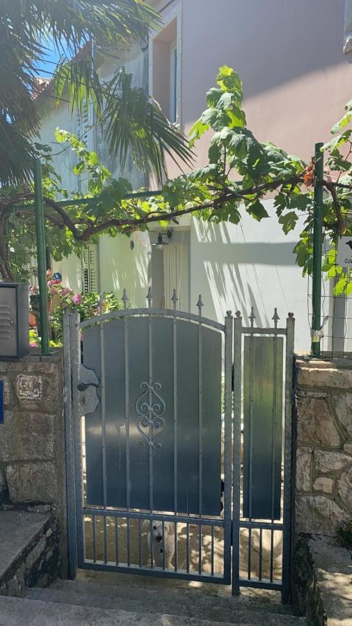 Apartman Annamaria Cres Exteriör bild